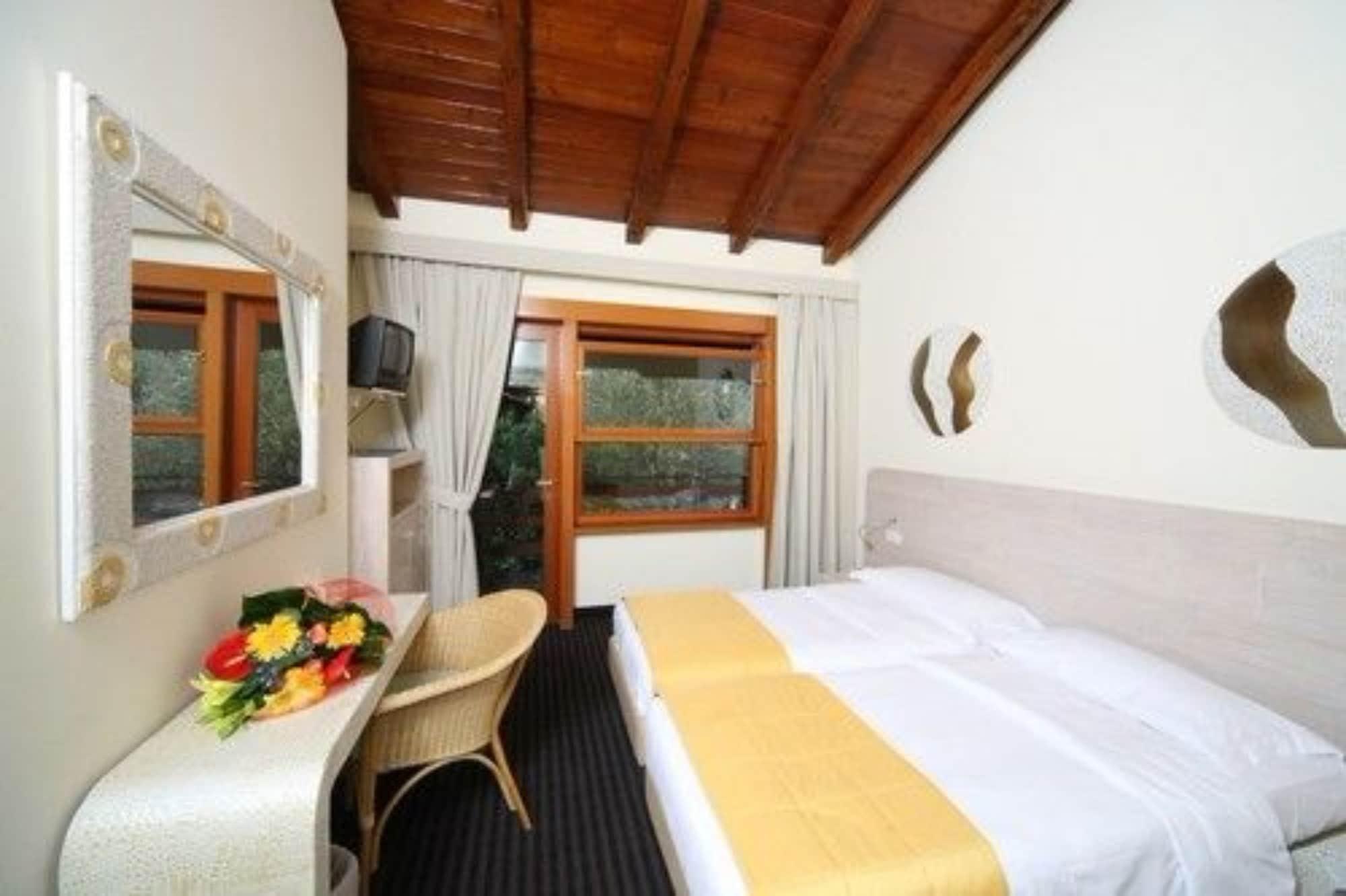 Hotel Sailing Center มัลเชซิเน ภายนอก รูปภาพ