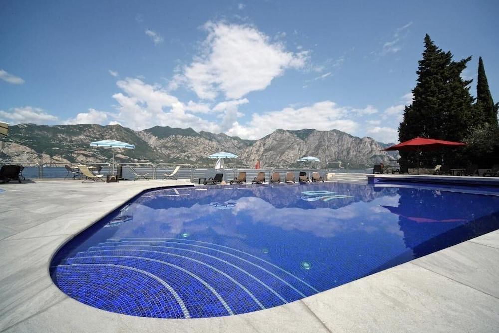Hotel Sailing Center มัลเชซิเน ภายนอก รูปภาพ