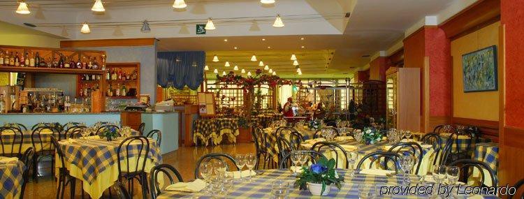 Hotel Sailing Center มัลเชซิเน ร้านอาหาร รูปภาพ
